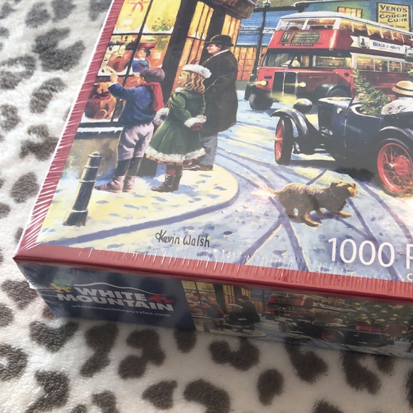 White Mountain 1000 Piece Puzzle Christmas Village Kevin Walsh - Picture 3 of 8